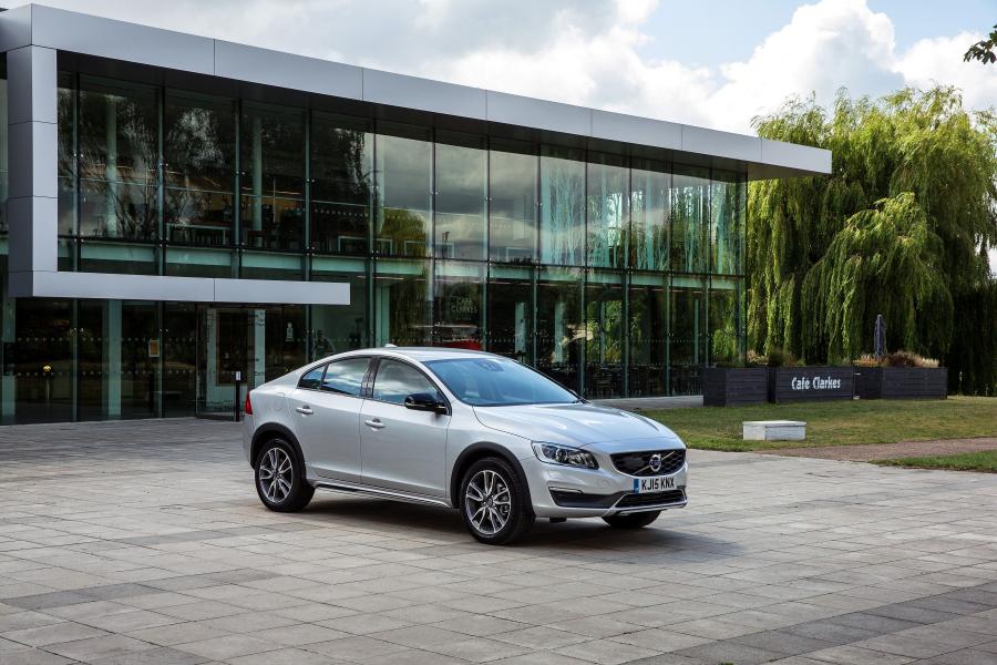  Volvo S60 Cross Country 2015 года  (UK) (фото 15 из 23)